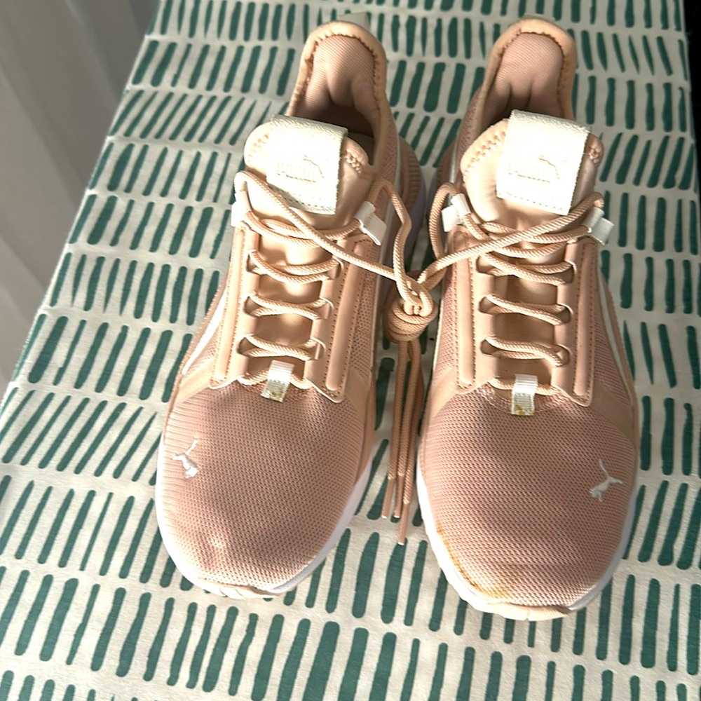 Women’s sneakers